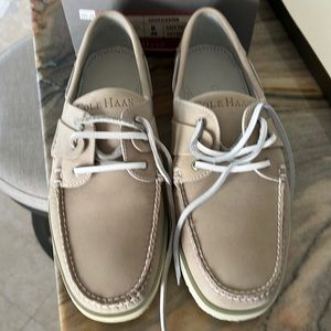 Cole Haan Glouster Salt Nubuk size 8 new men’s shoes. Not shipping box.